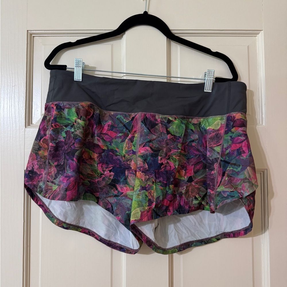 Women’s LuLuLemon Athletic Shorts Sz 14